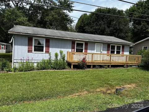 109 Spencer St, Clyde, NC 28721