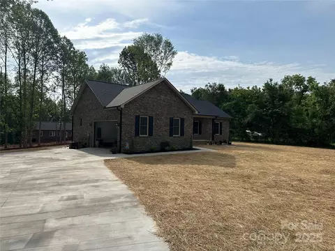 1022 Quail Hill Ave, Newton, NC 28658