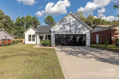 6733 Ellendale Dr, Charlotte, NC 28217