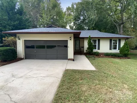 8313 Golf Ridge Dr, Charlotte, NC 28277