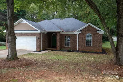 616 Oakbluff Cir, Charlotte, NC 28216