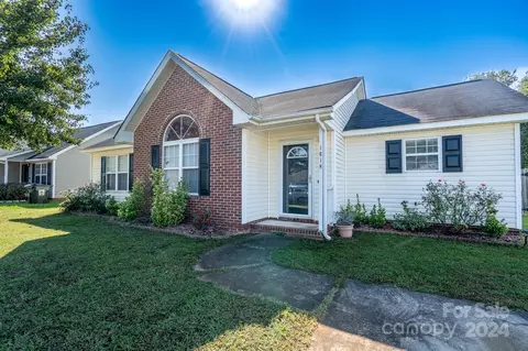 1618 Hudson Graham Ln, Charlotte, NC 28216