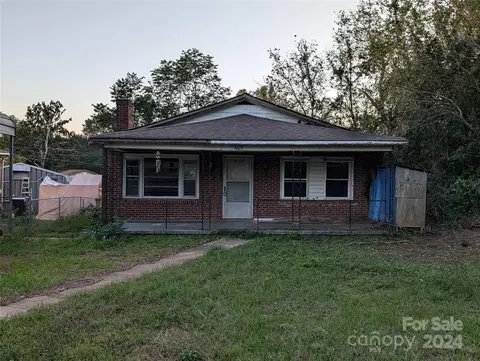 605 Railroad St, Lowell, NC 28098