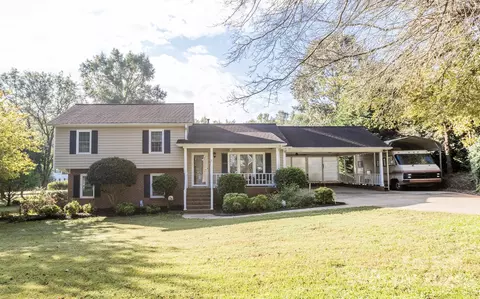 2075 Pine Needle Ct, Gastonia, NC 28056