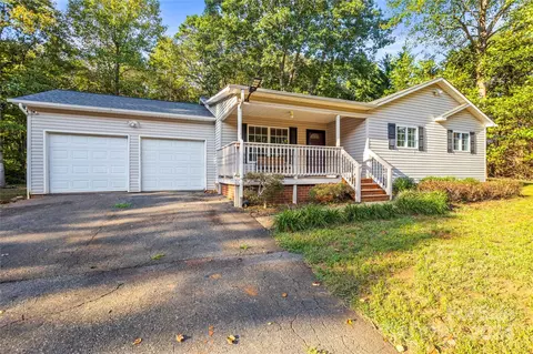 Exterior - 1886 Red Berry Ln, Conover, NC 28613 photo 3 of 8