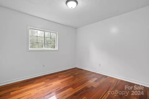 Bedroom - 1886 Red Berry Ln, Conover, NC 28613 photo 5 of 8