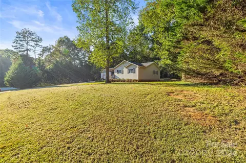 Exterior - 1886 Red Berry Ln, Conover, NC 28613 photo 2 of 8