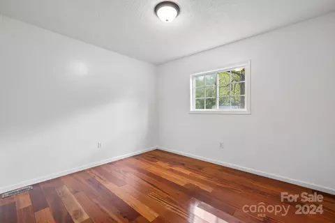 Bedroom - 1886 Red Berry Ln, Conover, NC 28613 photo 7 of 8