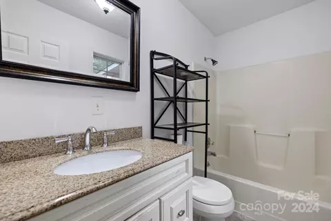 Bath - 1886 Red Berry Ln, Conover, NC 28613 photo 1 of 2
