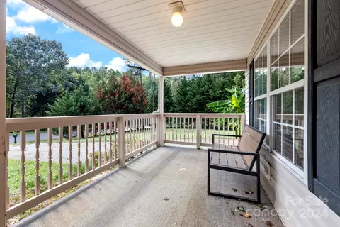 Exterior - 1886 Red Berry Ln, Conover, NC 28613 photo 5 of 8