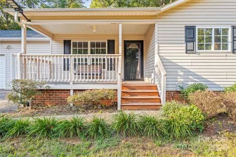 Exterior - 1886 Red Berry Ln, Conover, NC 28613 photo 4 of 8