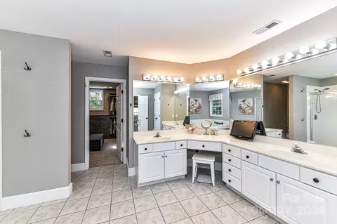 Bath - 110 Cedar Grove Cir, Davidson, NC 28036 photo 3 of 6