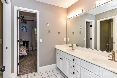 Bath - 110 Cedar Grove Cir, Davidson, NC 28036 photo 2 of 6