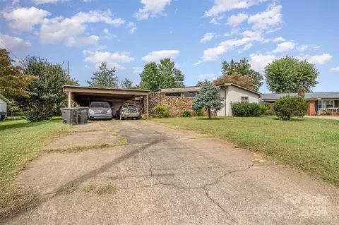 913 Thomas St, Statesville, NC 28677
