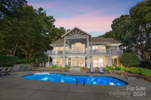 4624 Sierra View Dr, Denver, NC 28037