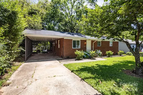 3226 Burbank Dr, Charlotte, NC 28216