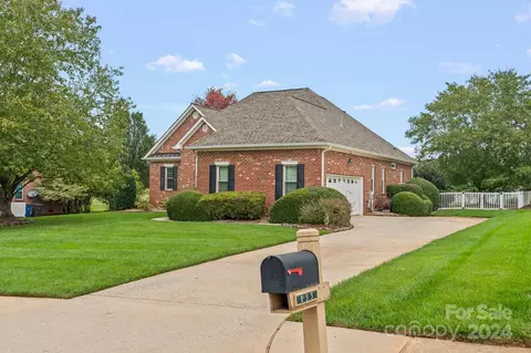 133 Fox Den Cir, Statesville, NC 28677