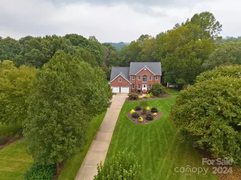 190 Twin Lakes Dr, Statesville, NC 28625