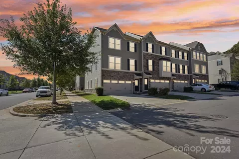 1605 Bark Branch Ln, Charlotte, NC 28205