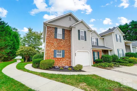 8840 Treyburn Dr, Charlotte, NC 28216