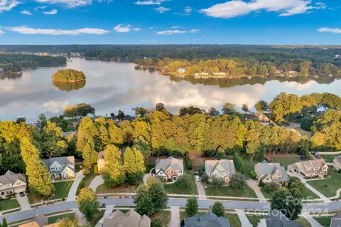 115 Lakeshore Hills Dr, Mooresville, NC 28117