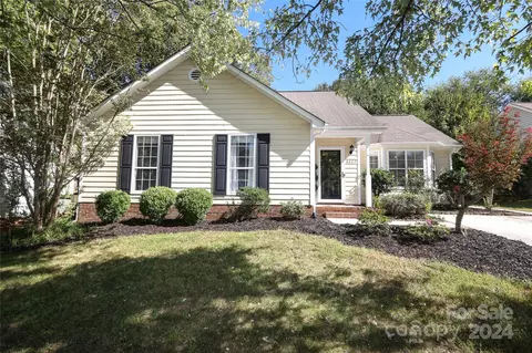 6623 Flat Creek Dr, Charlotte, NC 28277