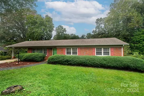 907 Hawthorne Ne Dr NE, Lenoir, NC 28645