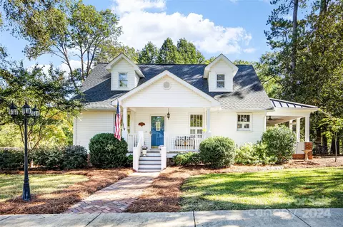 300 N Providence St, Waxhaw, NC 28173