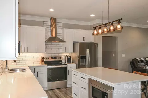 307 Cleary Ln, Yadkinville, NC 27055