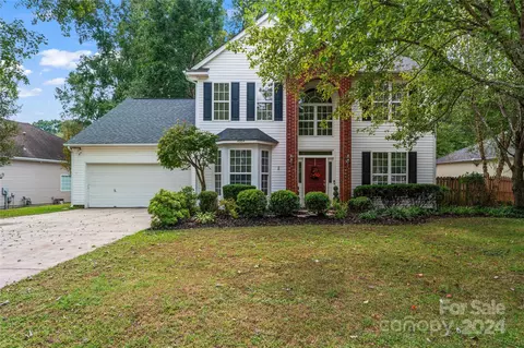 4004 Lannier Falls Ln, Charlotte, NC 28270