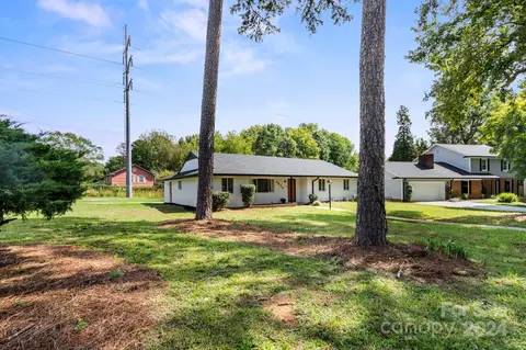 6526 Woodfield Dr, Charlotte, NC 28215