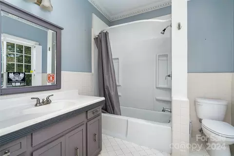 Bath - 106 E Boyd St, Maiden, NC 28650 photo 2 of 5