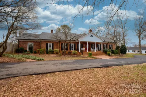 Exterior - 106 E Boyd St, Maiden, NC 28650 photo 3 of 3