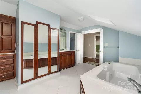 Bath - 106 E Boyd St, Maiden, NC 28650 photo 3 of 5