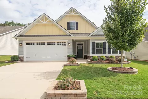 10035 Lilac Ct, Charlotte, NC 28215