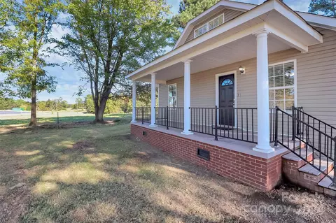 107 Elmwood Rd, Statesville, NC 28625