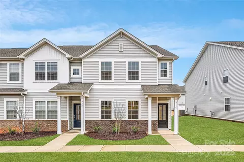 9753 Inkberry Dr, Gastonia, NC 28056