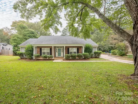 1018 Thornsby Ln, Matthews, NC 28105