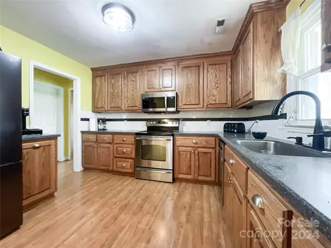 Kitchen - 4523 Belk Mill Rd, Monroe, NC 28112 photo 4 of 5