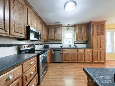 Kitchen - 4523 Belk Mill Rd, Monroe, NC 28112 photo 3 of 5
