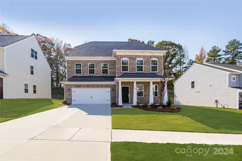 284 Hamptons Cove Rd, Troutman, NC 28166