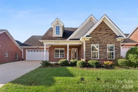 1008 Villas Dr, Stanley, NC 28164