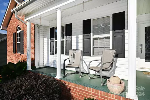 817 Gemcrest Ne Dr NE, Conover, NC 28613 photo 3