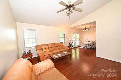 817 Gemcrest Ne Dr NE, Conover, NC 28613 photo 9