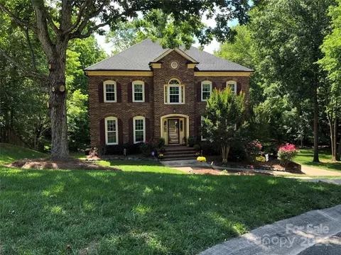11106 Sir Francis Drake Dr, Charlotte, NC 28277