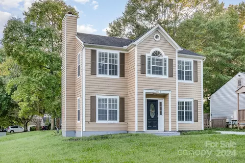 7014 Hunters Glen Dr, Charlotte, NC 28214