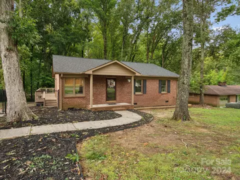 5321 Pinebrook Dr, Charlotte, NC 28208