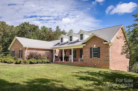 2500 Fitipaldi Dr, Morganton, NC 28655