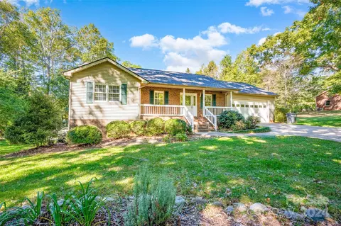 129 English Oaks Ln, Statesville, NC 28677
