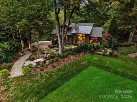 1390 Fairway Dr, Lake Toxaway, NC 28747